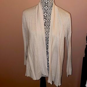 VGUC Lilly Pulitzer sz XS beige with metallic threads cardigan